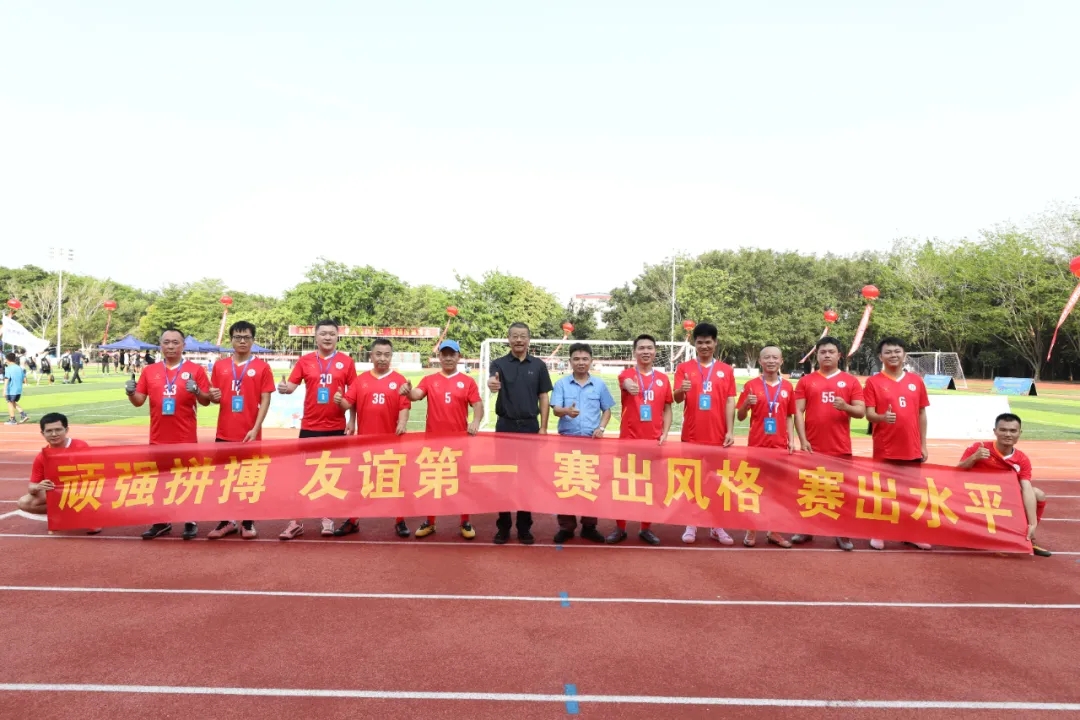 1713953970606910.jpg Z6尊龙足球队出战海南“国资杯”暨第七届昌江“芒果杯”足球赛3.webp.jpg