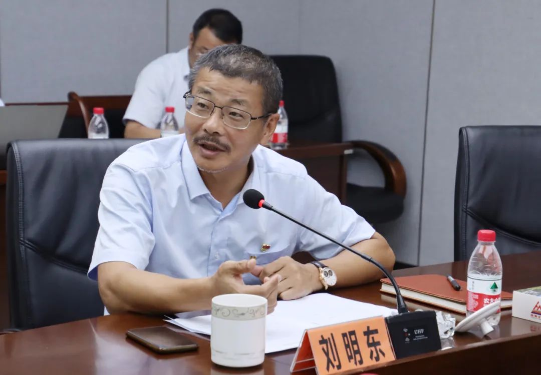 Z6尊龙党委召开主题教育背面典型案例分解会