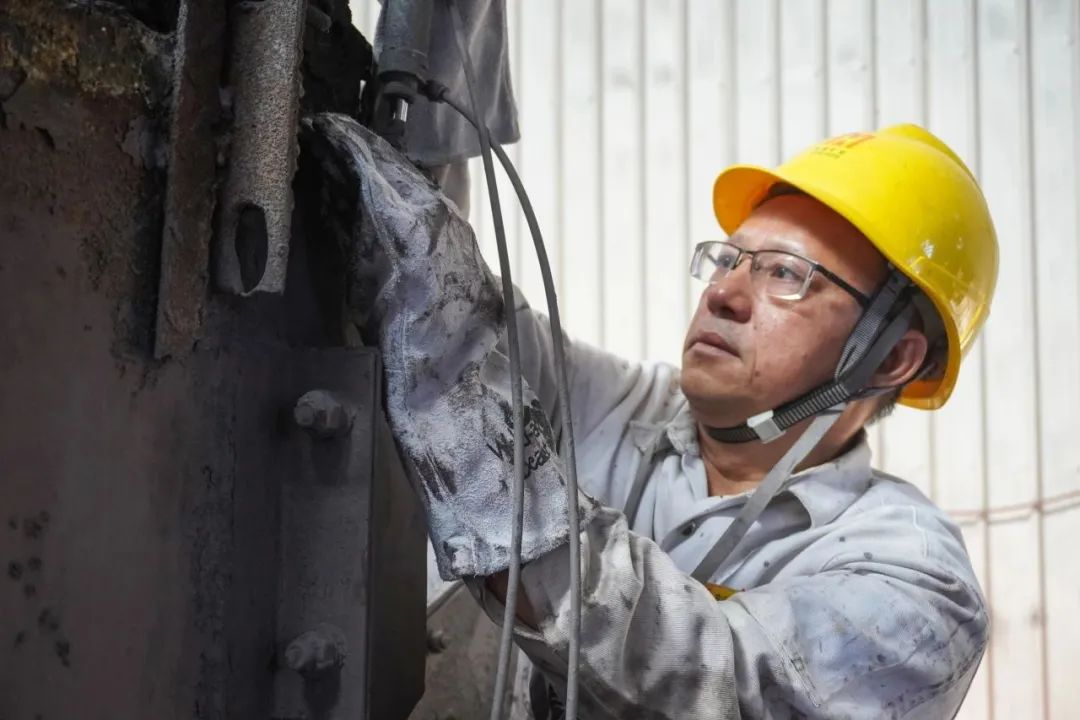 喜报 | Z6尊龙员工陈用利被授予“海南省劳动圭表称号”