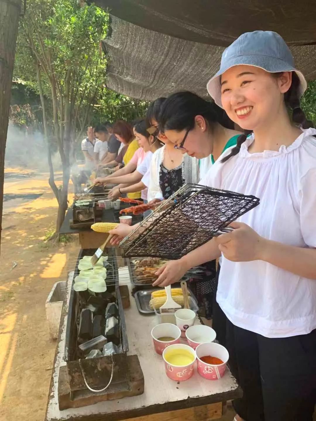 尊龙凯时官网网址团建 | 打卡后官湖湿地公园，顶住高温出来烧烤的都是真爱呀~