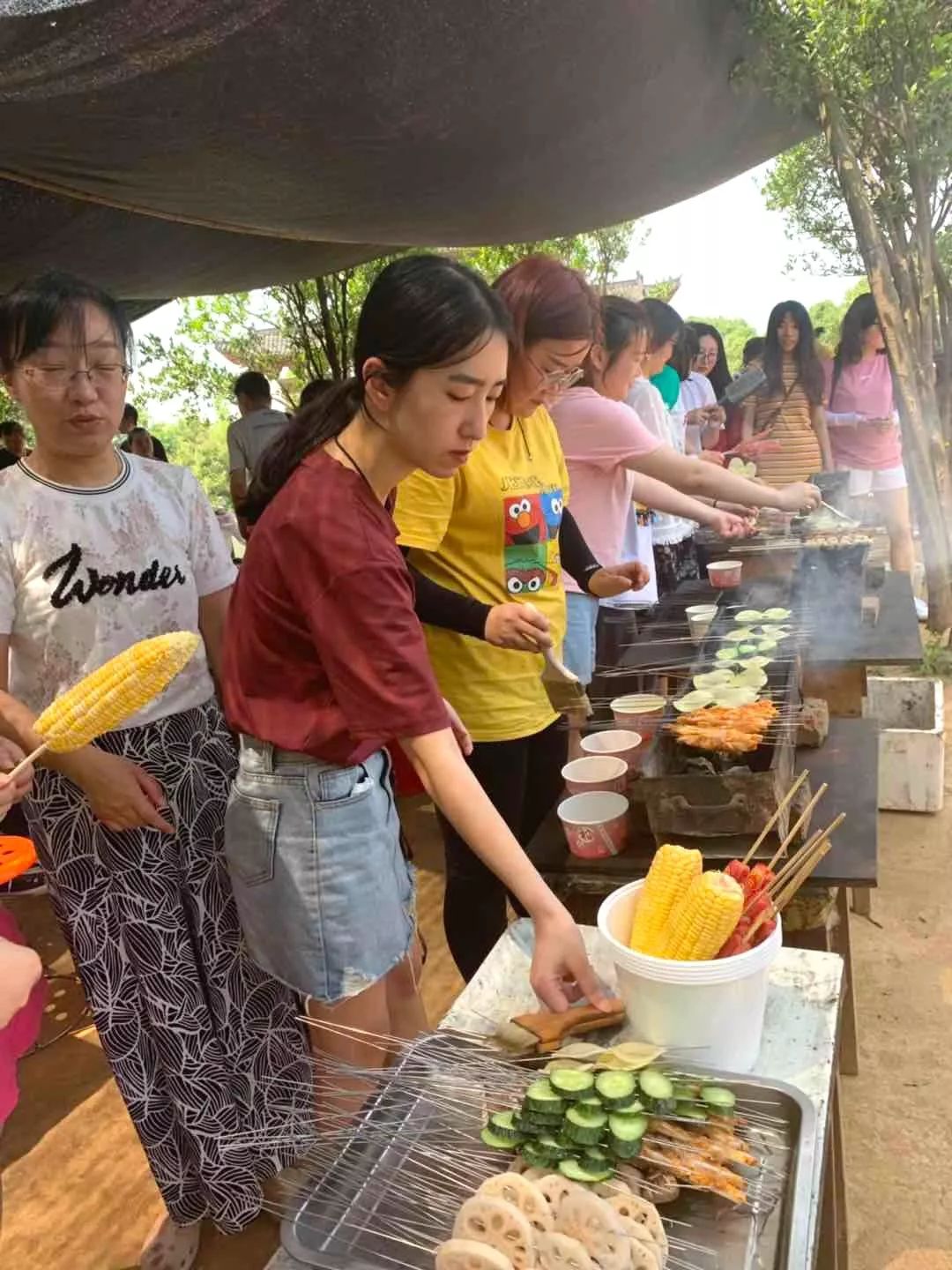 尊龙凯时官网网址团建 | 打卡后官湖湿地公园，顶住高温出来烧烤的都是真爱呀~